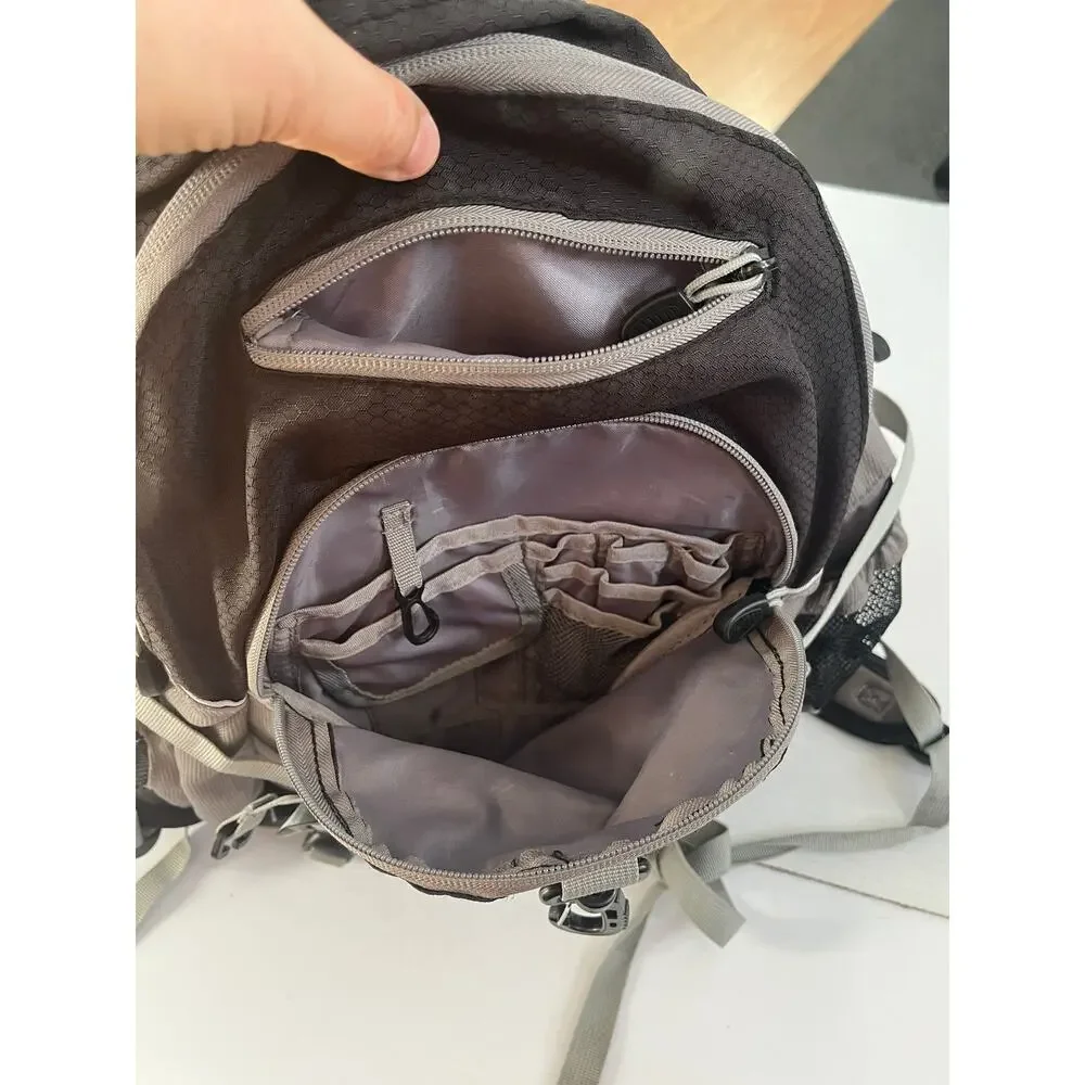 HIGH SIERRA BLACK AND GRAY BACKPACK TRAVEL PACK CARRY-ON HIKING LUGGAGE‎